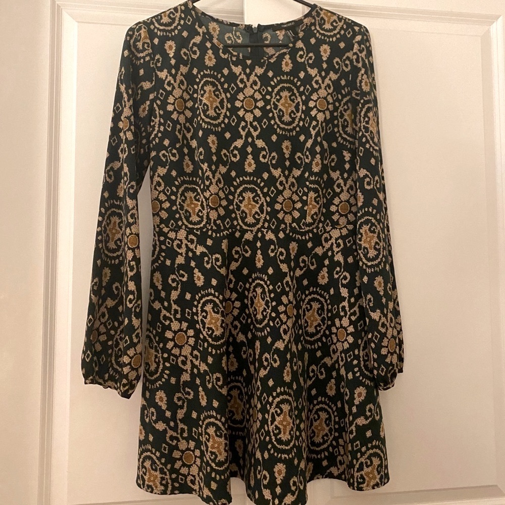 HP🎉 {Forever 21} Long Sleeve Dress Size M